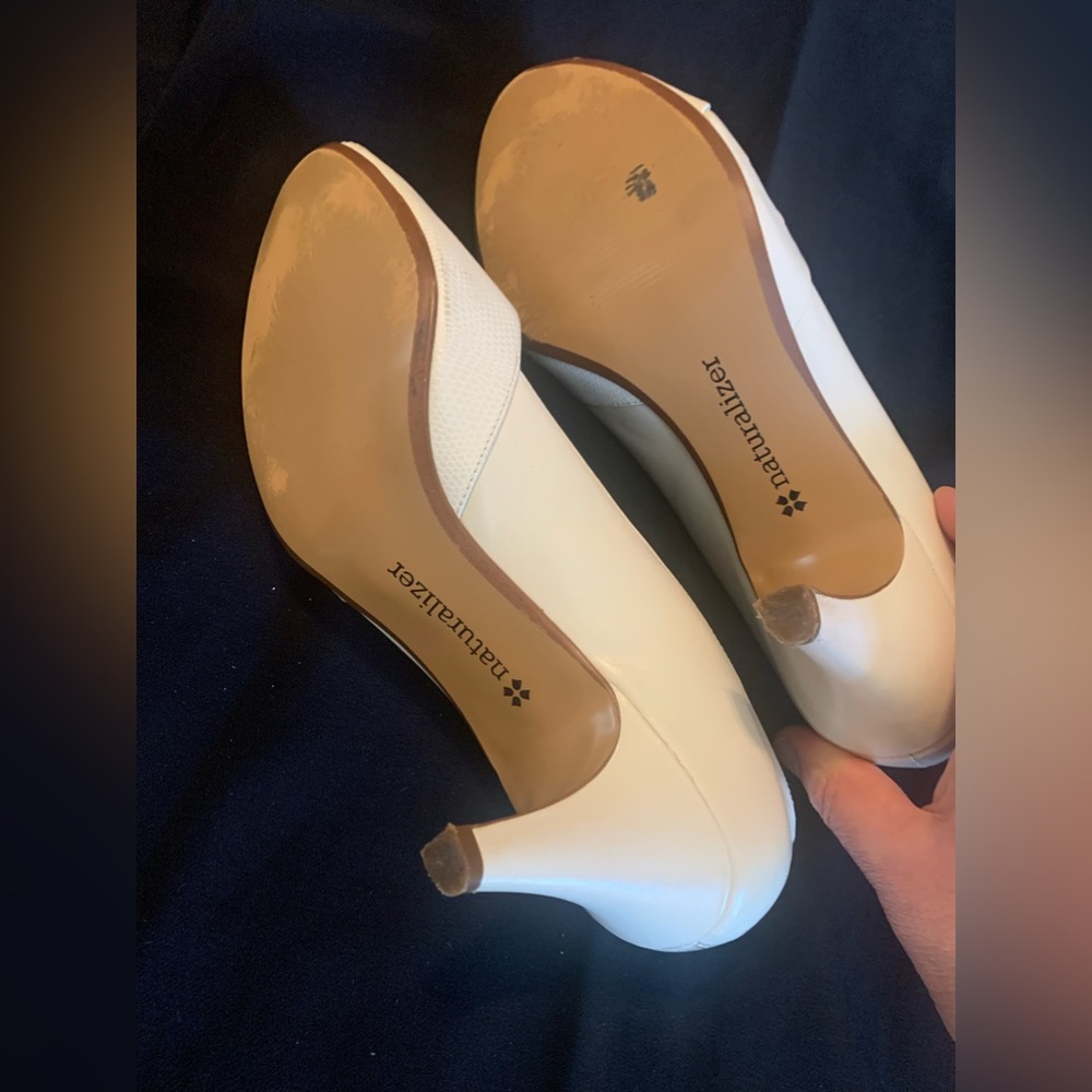 Naturalizer Peep Toes Pump Shoes. Women. Cream and Gold. Size 8.5 M. - Picture 6 of 10